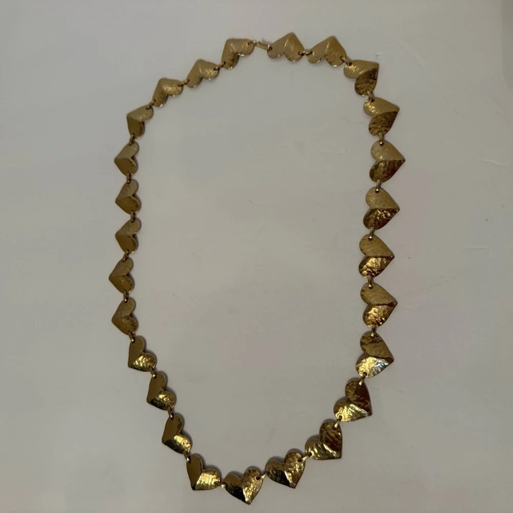 VINTAGE NECKLACE GOLD TONE HAMMERED HEART LINKS 29.5”